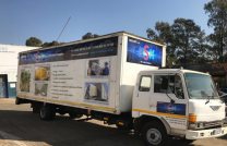 Vente Camion HINO fermé 6 Tonnes, moteur Diesel Mercedes 6 Cylindres mediacongo